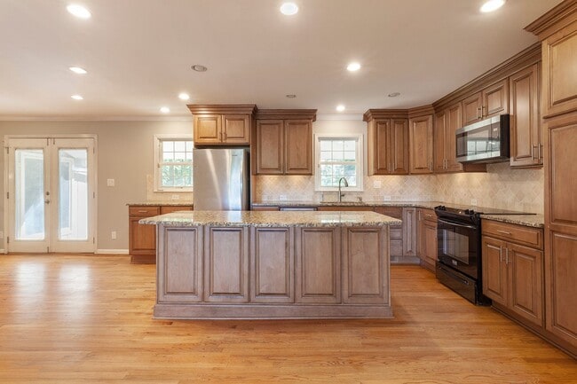Building Photo - Very Spacious 4bd/3.5ba Brookhaven Home w/ 2 Car Garage and Fenced-In Backyard!!