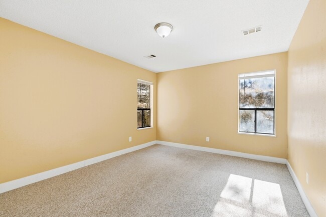 Building Photo - 1901 Clear Creek Dr