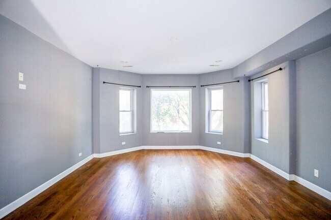 Building Photo - 2043 W Arthur Ave