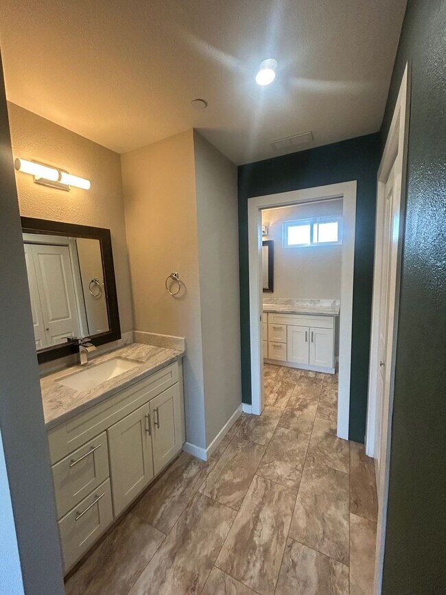 Building Photo - 3 bedroom 2.5 bathroom beautifully updated duplex in Concord at $3,500 per month available!