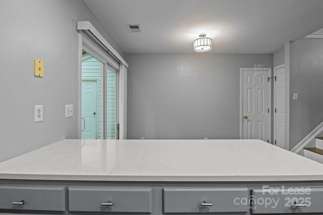 Building Photo - 10660 Holly Ridge Blvd