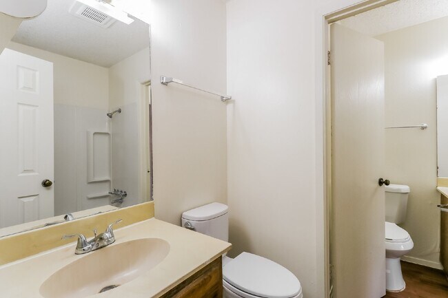 Building Photo - 323 W William Cannon Dr