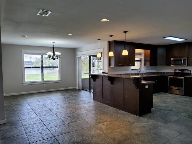 Building Photo - 7402 Hwy 2302