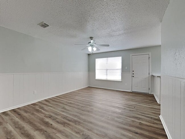 Building Photo - 3500 Brambleton Pl