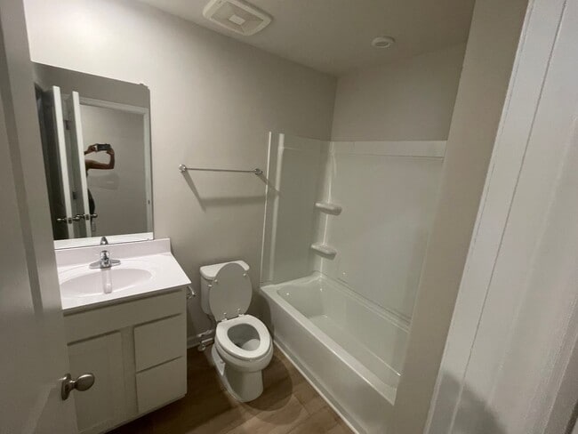 Building Photo - You’ve Got to See This Rental!