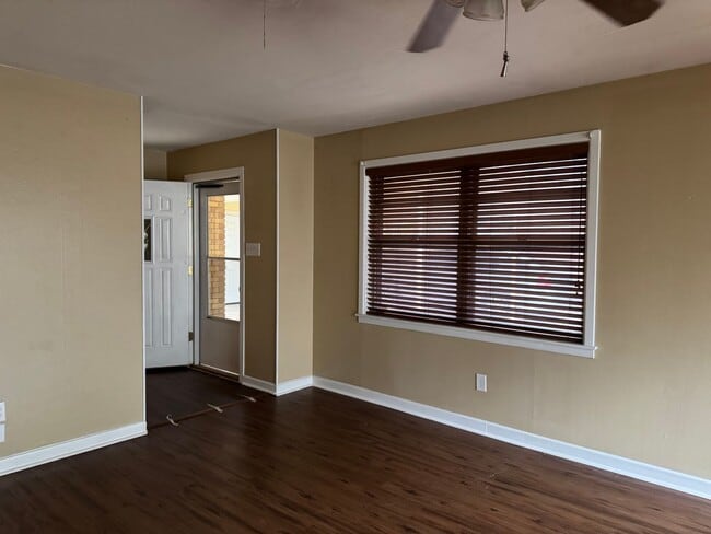 Building Photo - 3/2 Fenced Yard Covered Parking