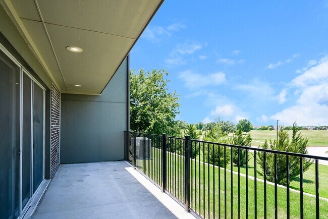 Building Photo - 7117 9th Hole Dr