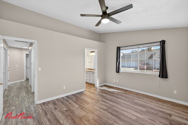 Building Photo - Conveniently Located 3 Bedroom Townhome