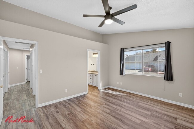 Building Photo - Gorgeous Bedroom Townhome in Prime Location
