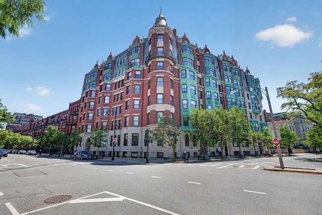 Building Photo - 4 Charlesgate E