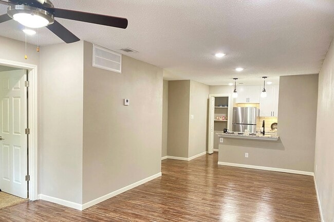 Building Photo - 400 W St Elmo Rd