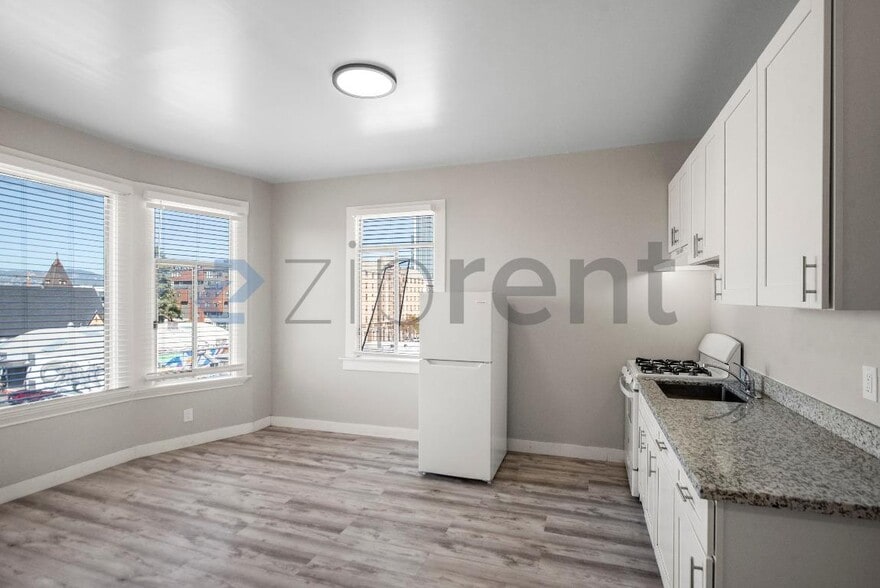 Building Photo - Unit 412