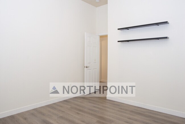 Building Photo - 2BR w/ Underground Parking Near TRAX