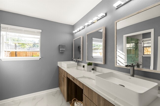 Building Photo - 12423 Honeywood Trail