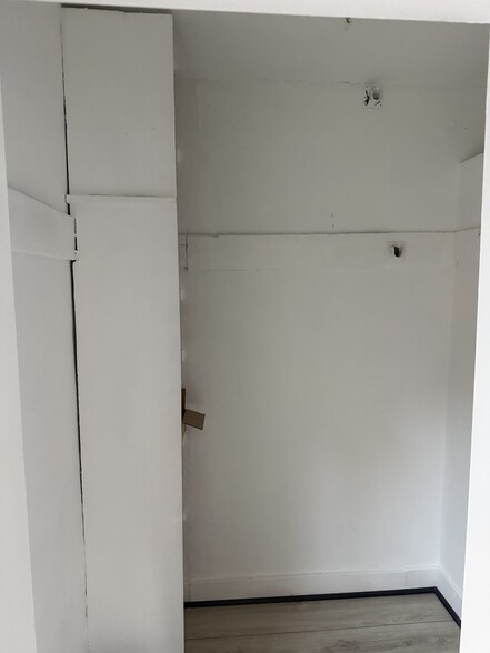 Bedroom closet - 2113 1/2 Aaron St