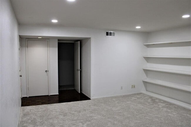 Building Photo - 6060 Birchbrook Dr