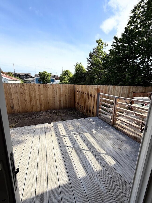 Building Photo - Fontana Duplexes