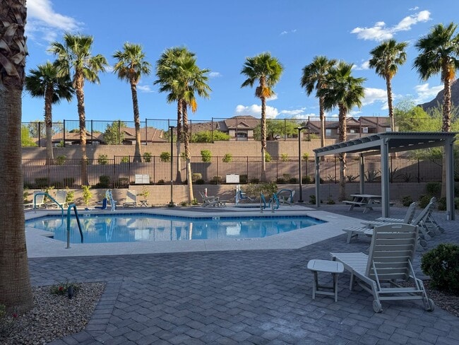 Building Photo - Magnificent Townhome Located In Quail Ridge Community!