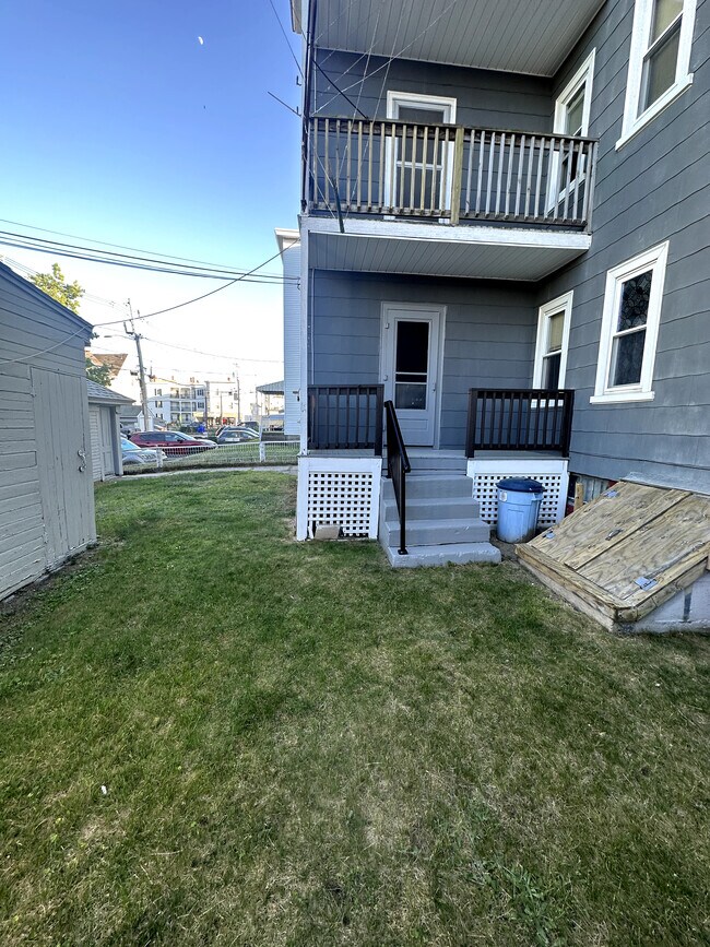 Building Photo - 569 Rimmon St