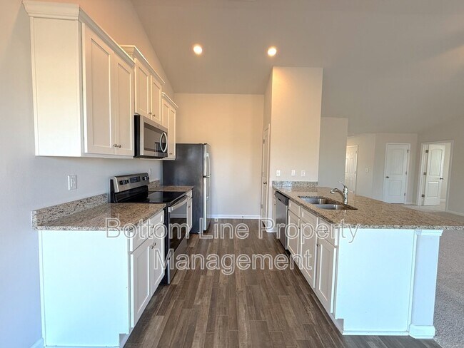 Building Photo - 249 Caley St