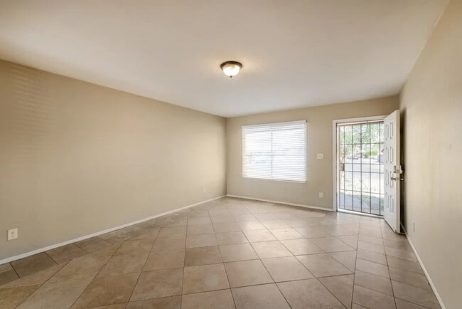 Building Photo - 3154 N 64th Dr