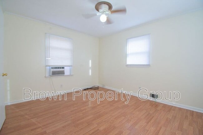 Building Photo - 401 Eva Cir