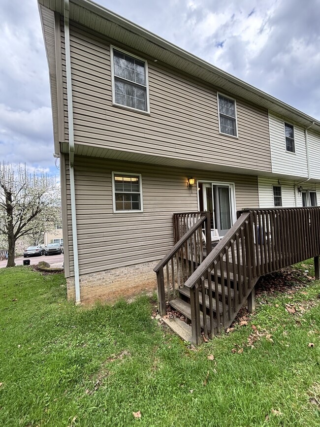 Building Photo - 864 Tremont St