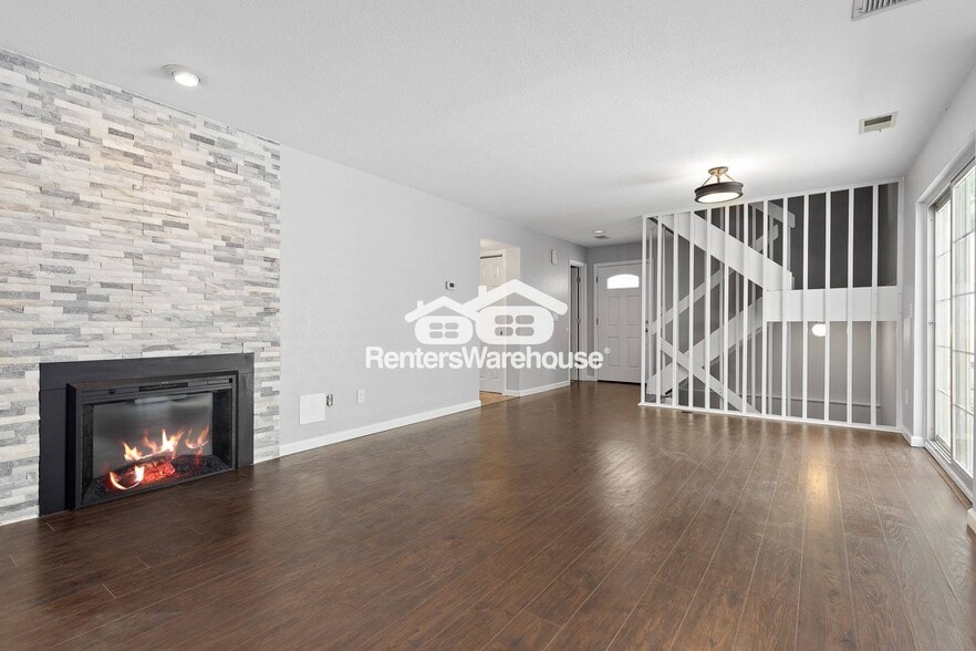 Primary Photo - 2366 S Troy St