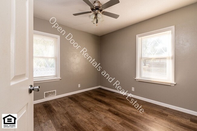 Building Photo - 4814 Blum Dr