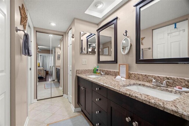 Building Photo - 1817 Golf View Dr
