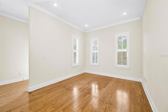 Building Photo - 924 Hemingway Cir