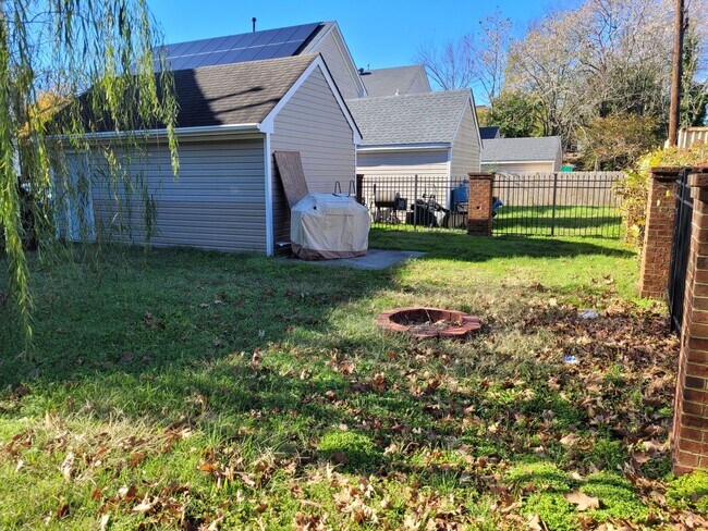 Building Photo - 3 Bedroom, 2.5 Bath Home with Open Floor Plan