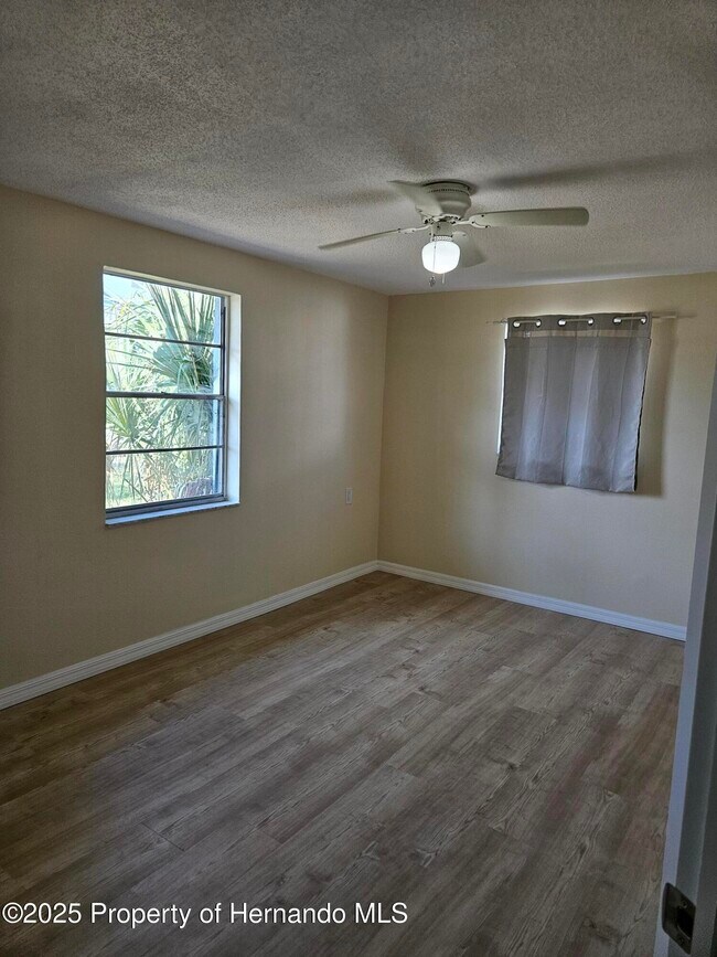 Building Photo - 13240 Starfish Dr