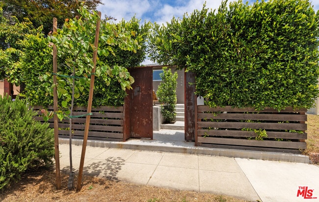 Building Photo - 4066 Alla Rd