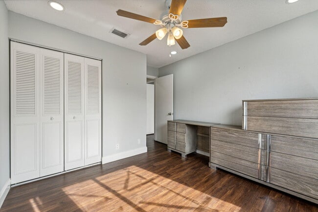 Building Photo - 5312 Bosque Ln