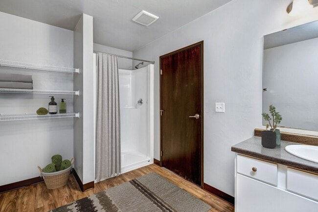 Building Photo - Elevate Student Living