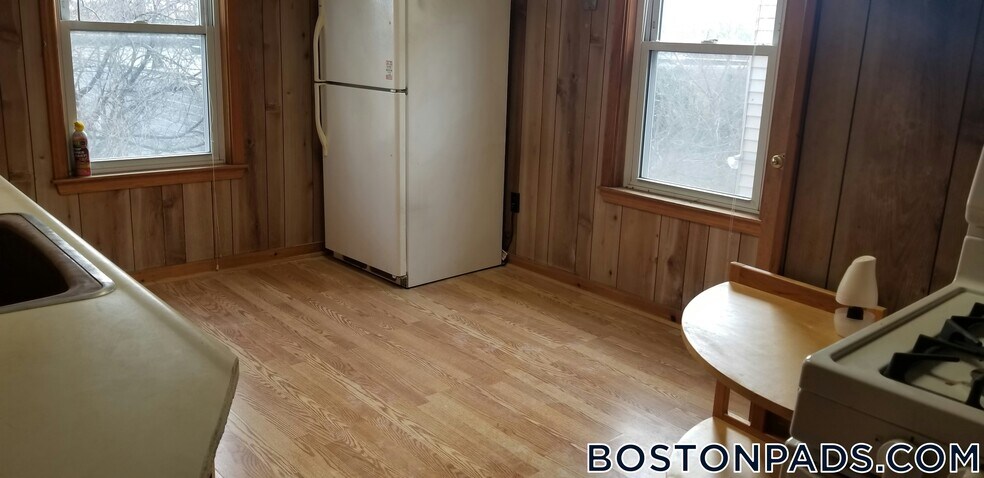 Building Photo - 103 Buttonwood St