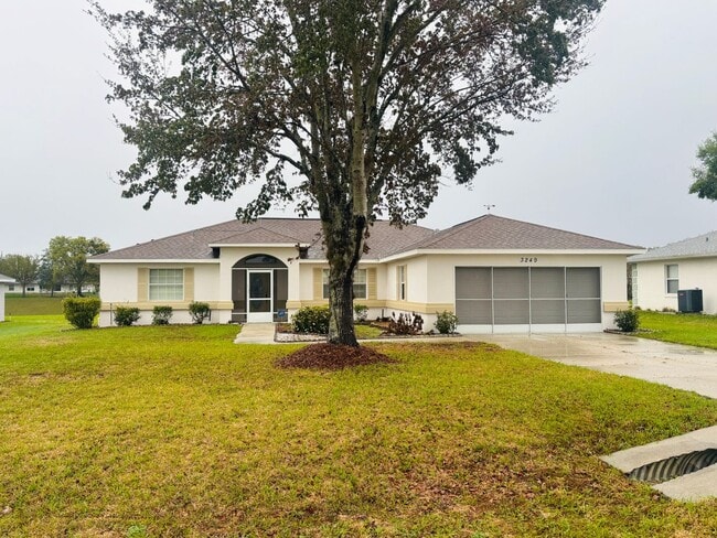 Building Photo - Move in ready 3/2 in 55+ community - near everything