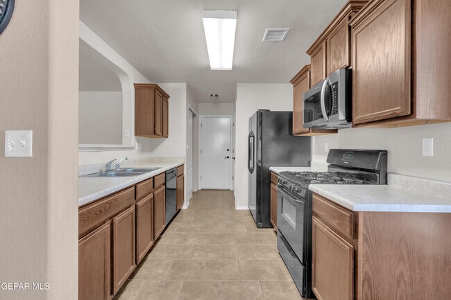 Building Photo - 803 Luisa St