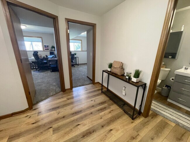 Building Photo - 3018 Maple Valley Dr