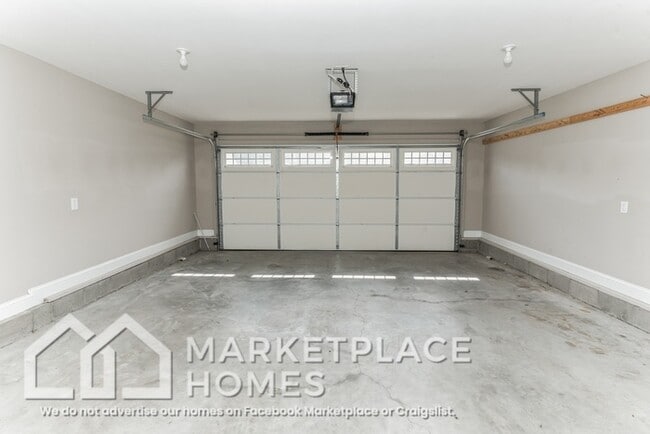 Building Photo - 702 Jim Brown Dr