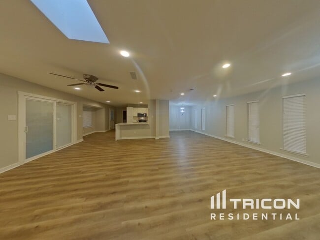 Building Photo - 506 Canyon Ridge Dr