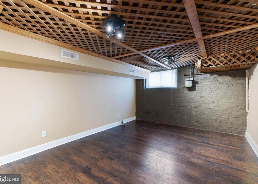 Building Photo - 604 S Eaton St