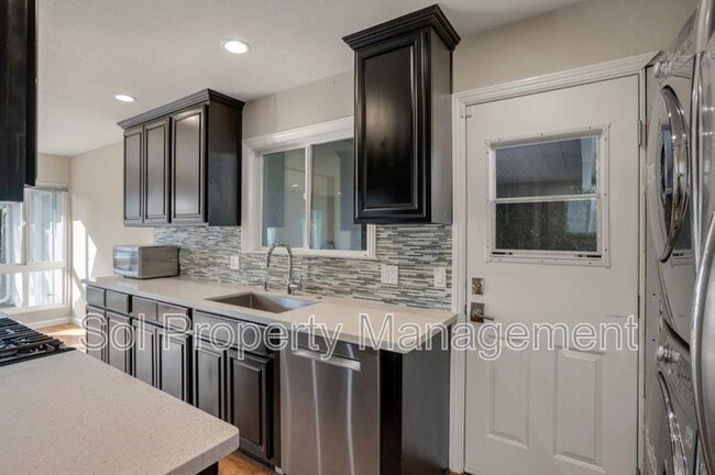 Building Photo - 116 Camellia Terrace