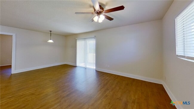 Building Photo - 2107 Magnolia Dr