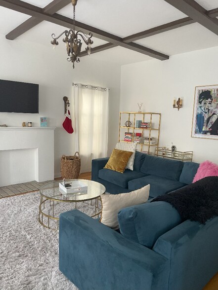 Building Photo - 420 S Detroit St