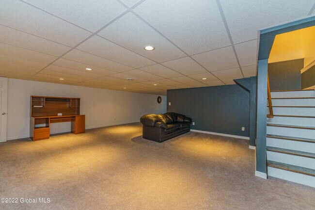 Building Photo - 502 Valley Pointe Dr