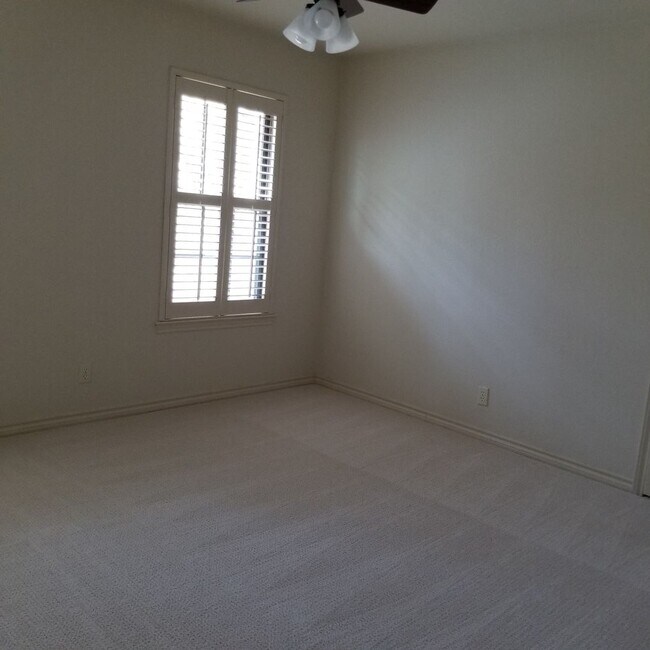 Building Photo - Stunning Home - North Cat Mountain - 4 bed...