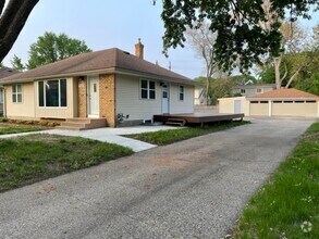 Building Photo - Updated, Modern, 4 Bed, 2 Bath, 3+Car Garage