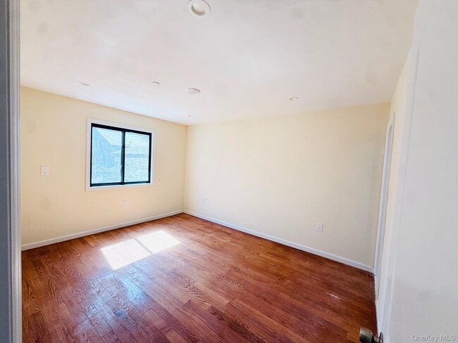 Building Photo - 139-18 Lakewood Ave